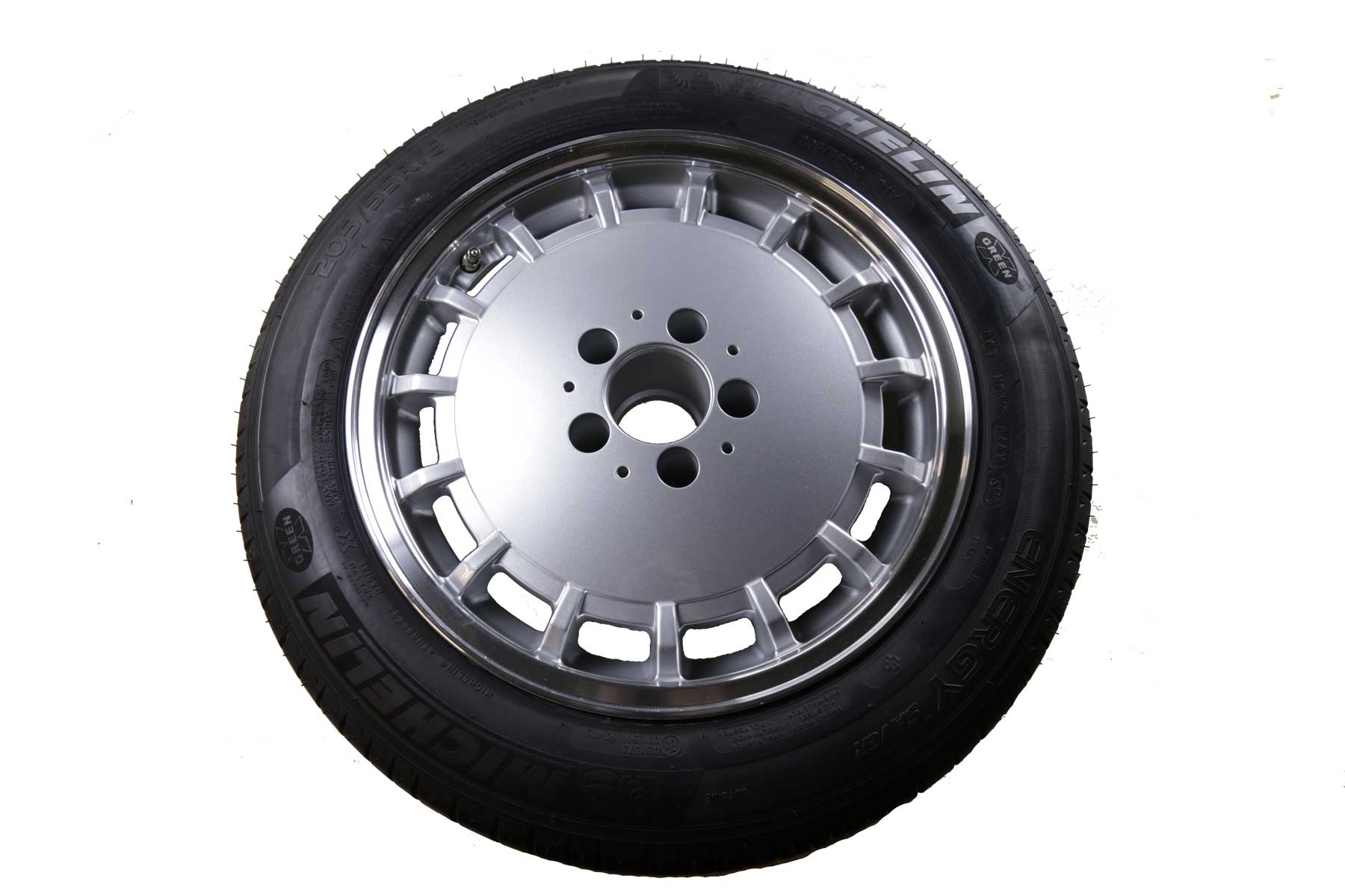 1 Satz Kompletträder im Gullideckel Design für Mercedes 8 x 16"